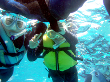 フローターに掴まってまず安心